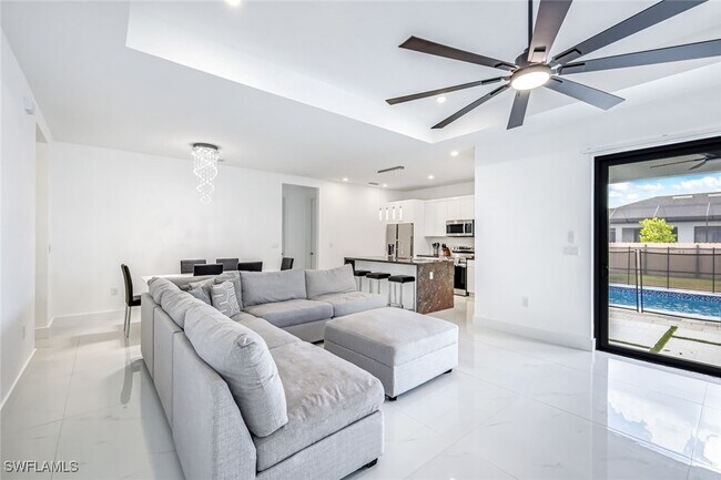 Building Photo - 502 SW 25th Pl