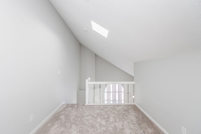 Building Photo - 2 Bedroom 2.5 Bathrooms in South Chesapeake