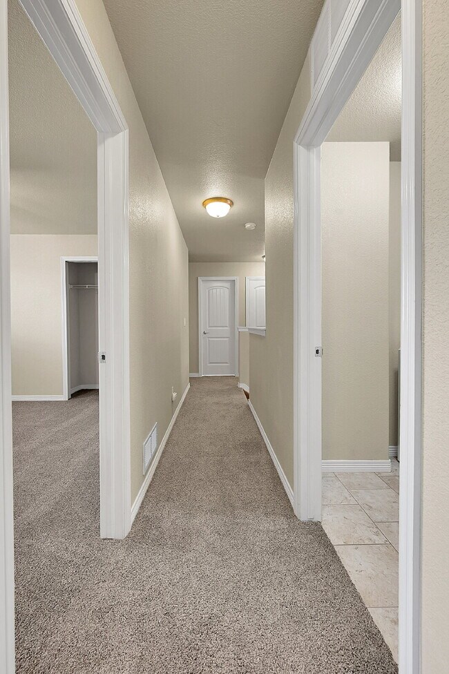 Building Photo - $2,650 - 4 Bed, 2.5 Bath Home with Fenced ...