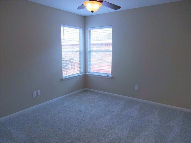 Building Photo - 14 Paddock Pines Pl