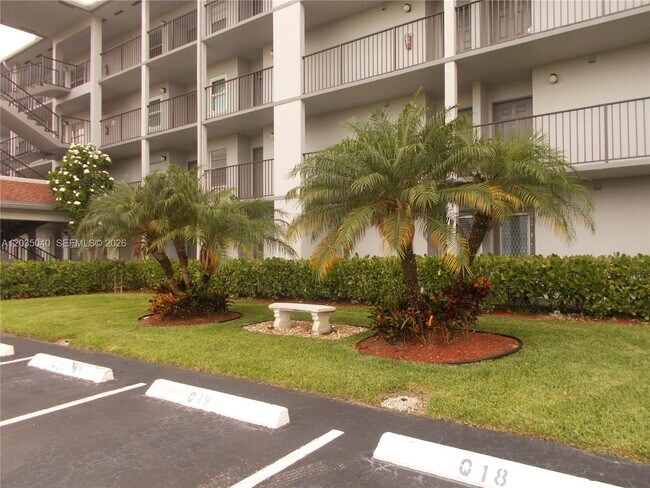 Building Photo - 1400 SW 124th Terrace