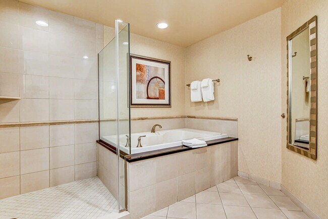 Building Photo - 135 E Harmon Ave