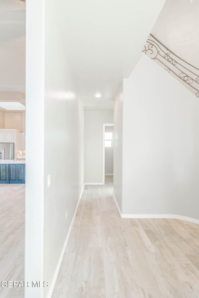 Building Photo - 864 Lemington St