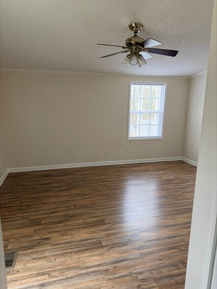 Building Photo - 411 Brogden St