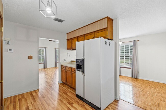 Building Photo - Charming Fairhope Home for Rent – Convenient Location & Great Outdoor Space!