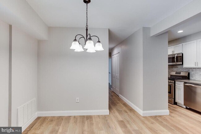 Building Photo - 304 Forbes St