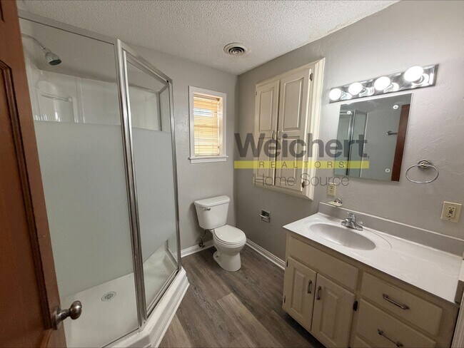 Building Photo - 512 N 5th St