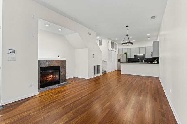 Building Photo - 954 N Crosby St