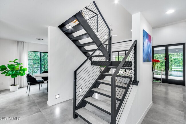 Building Photo - 8618 N Timberlane Dr