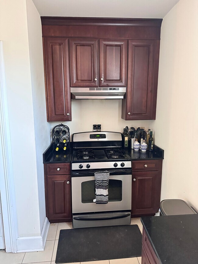 Building Photo - 2975 Whitney Ave