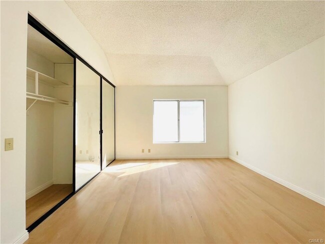Building Photo - 28 Spinnaker