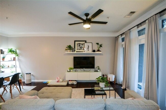 Building Photo - 400 17th St NW