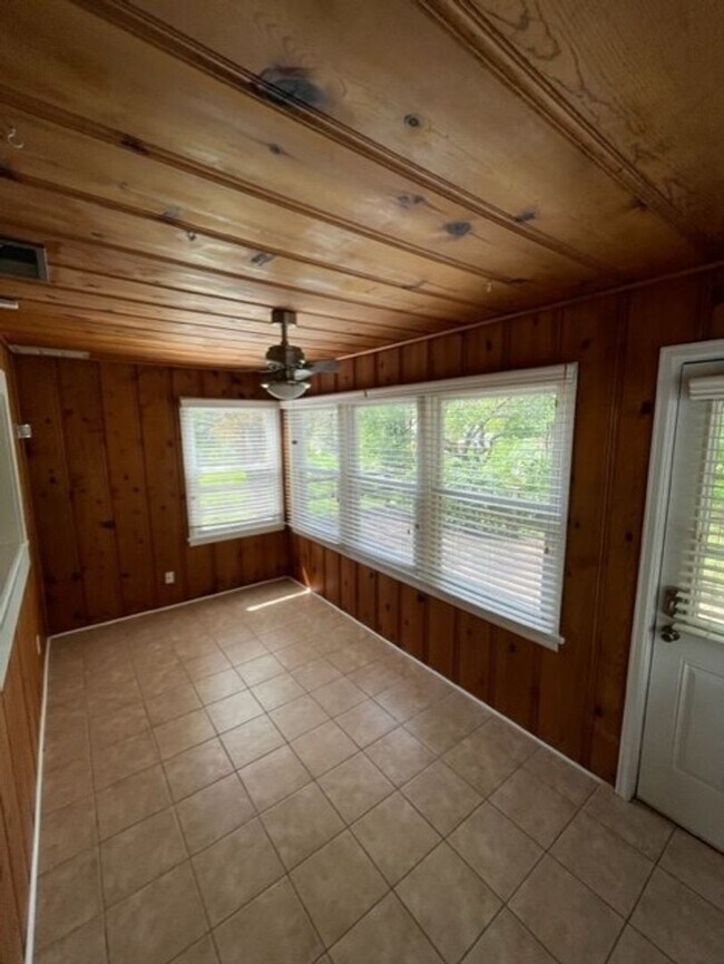 Building Photo - 3 Bed 2 Bath in Phelps Grove