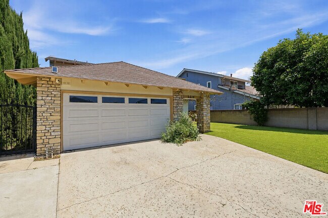 Building Photo - 5516 Bluebell Ave