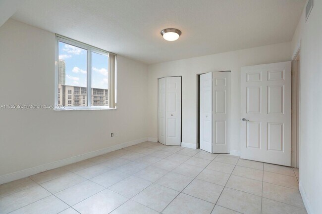 Building Photo - 423 NE 23rd St