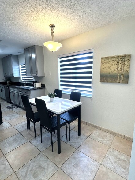 Building Photo - 8453 Mattituck Cir