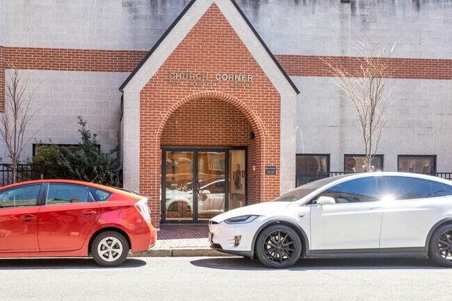 Building Photo - 10 Magazine St