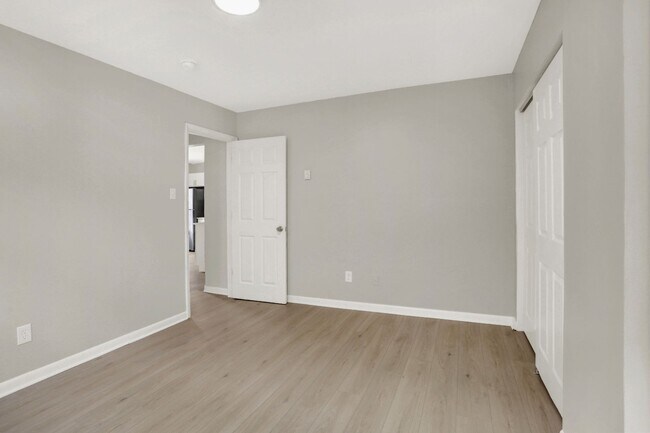 Building Photo - 503-526 Austin Street - 523 A