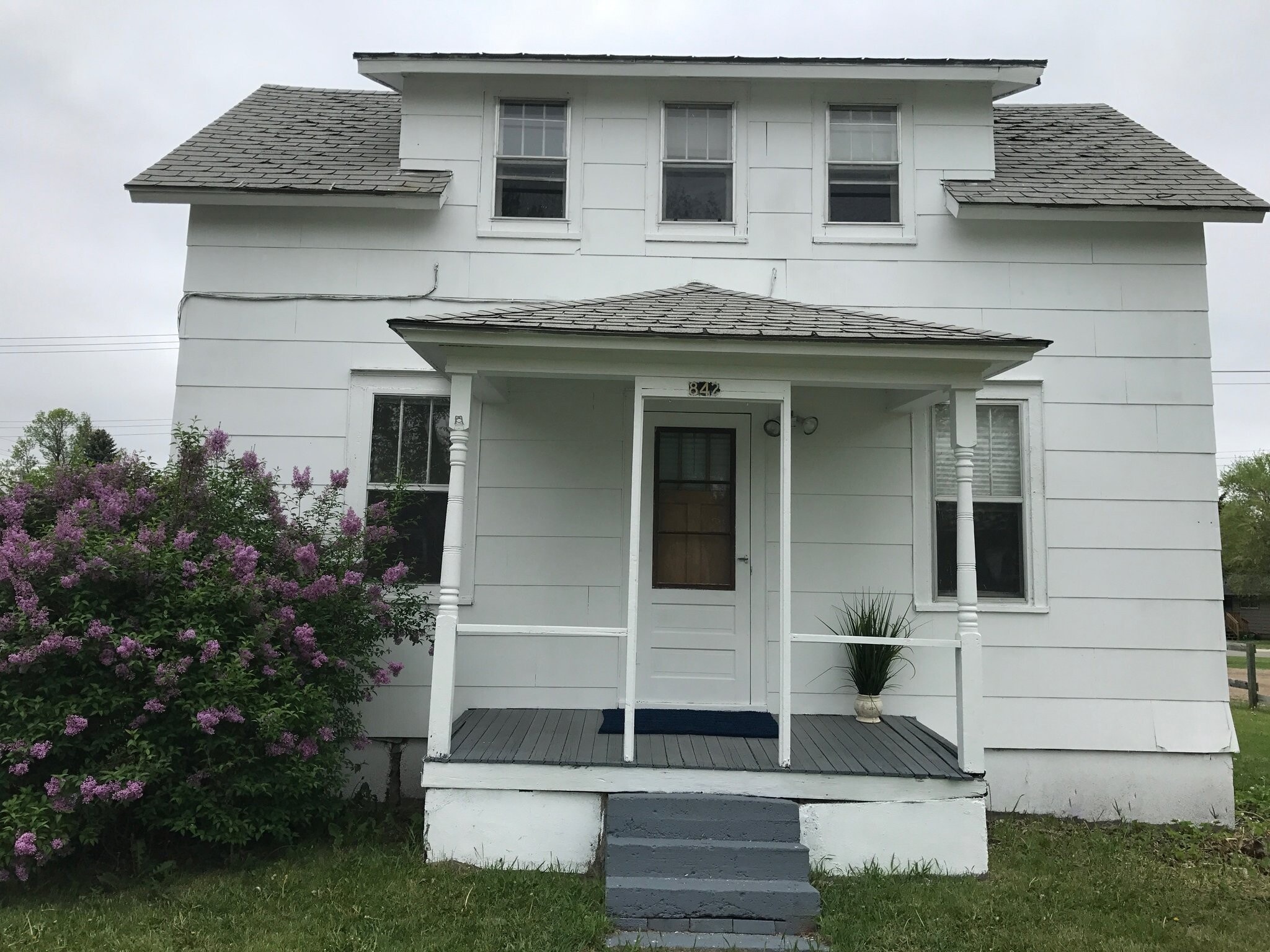 Building Photo - 842 4th St SW