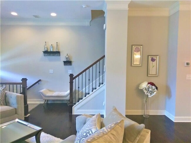 Building Photo - 4475 Donahue Ave