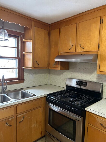 Functional and inviting kitchen equipped with a stainless steel gas stove and stainless steel refrig - 121 Pinehurst Ave
