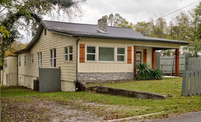 Building Photo - 65 Nason St