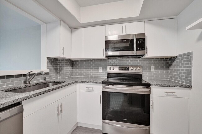 Building Photo - 3800 N Hills Dr