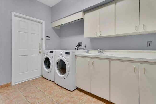 Building Photo - 6719 Fairway Cove Dr