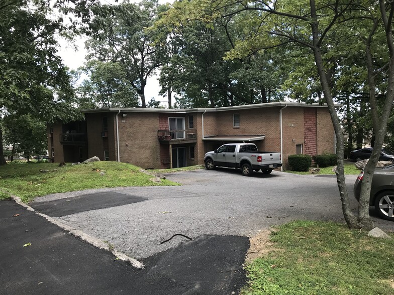 Semi-wooded Lot - 200 N Halstead St