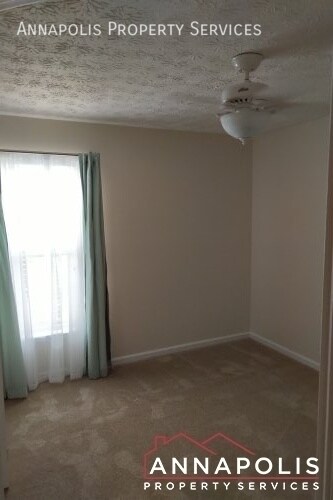 Building Photo - 709 Rock Elm Ct