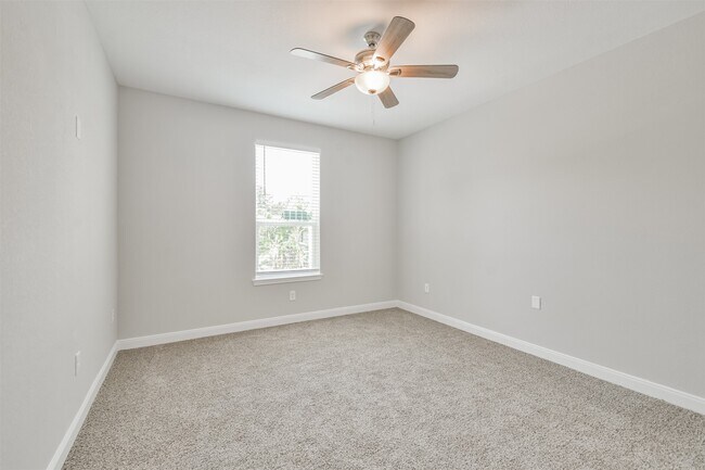 Building Photo - 7524 E Maxroy St