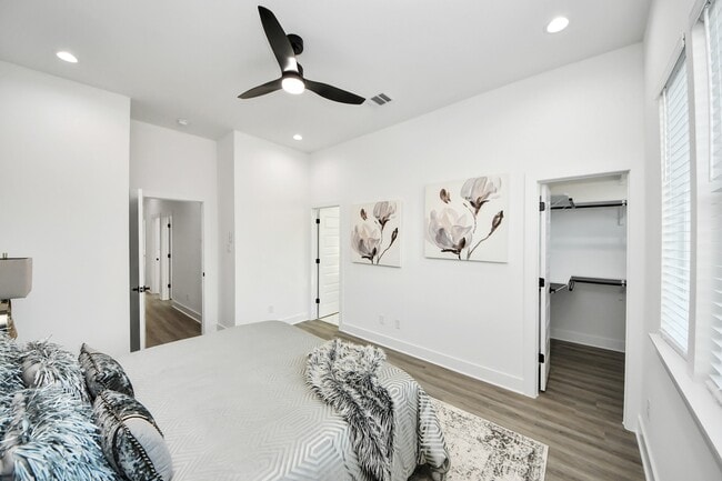 Building Photo - 8533 Amadwe St