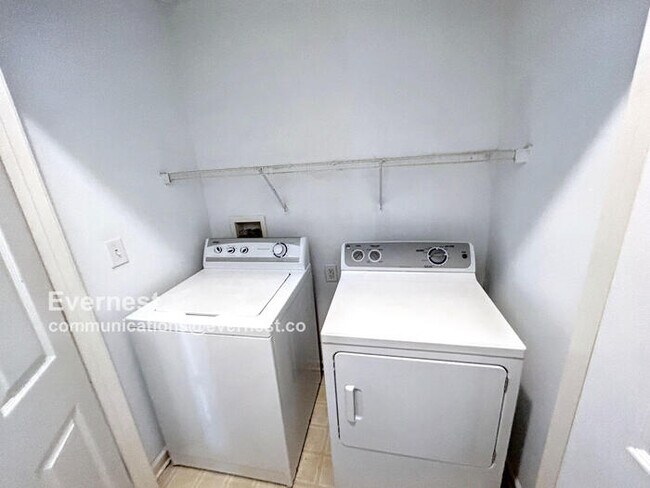 Building Photo - 1512 Amberley Woods Cir