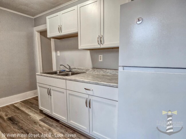 Building Photo - 19 E Water St