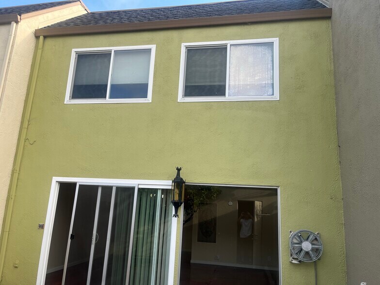 Building Photo - 3026 Cerro Vista
