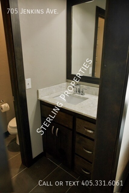 Building Photo - 705 S Jenkins Ave