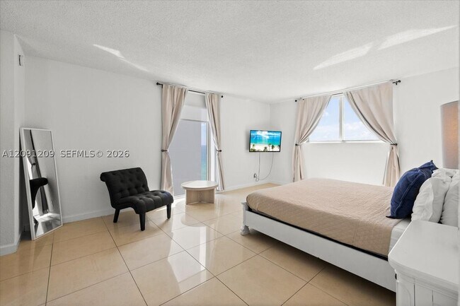 Building Photo - 4001 S Ocean Dr