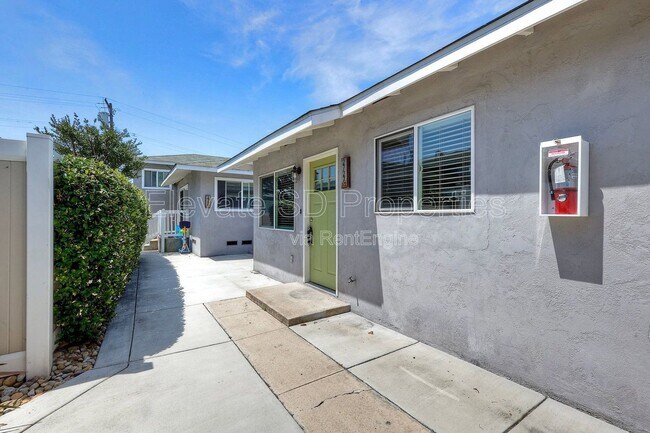 Building Photo - 2727 1/2 G Street