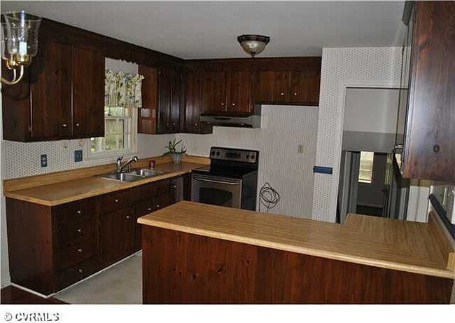 Building Photo - 4 BR/ 2 BA Spacious Glen Allen Tri-level. ...