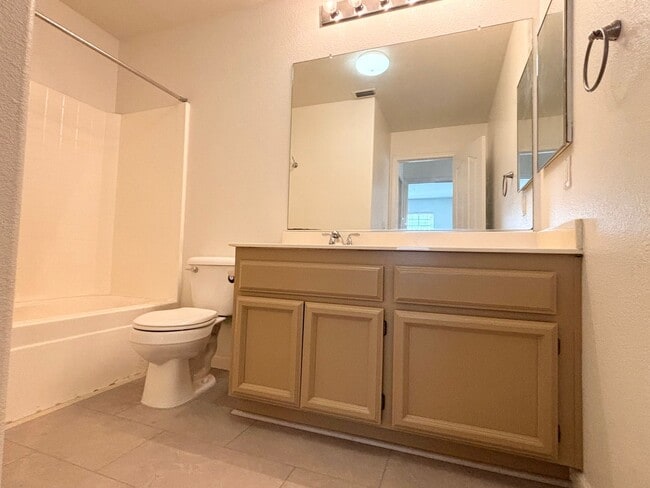 Building Photo - Stunning Four Bedroom Three Bathroom Home in Folsom