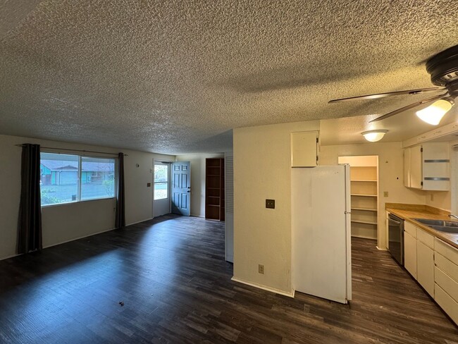 Building Photo - 3 Bedroom 2 Bath House in Santa Clara Area