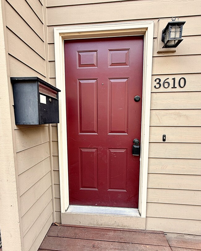 Building Photo - 3610 S Kelly Ave