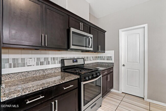 Building Photo - 297 Denim St