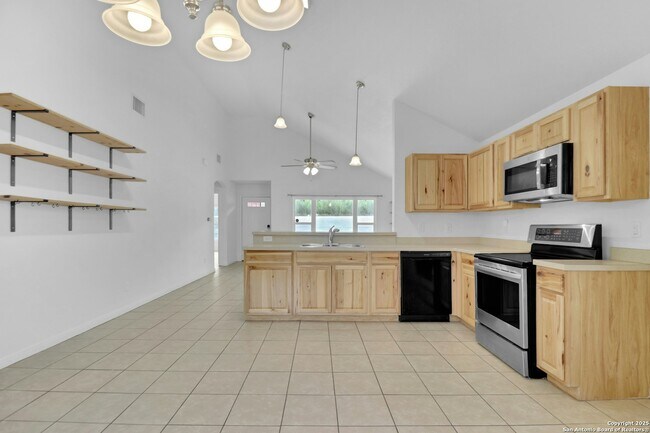 Building Photo - 2720 Golf Dr