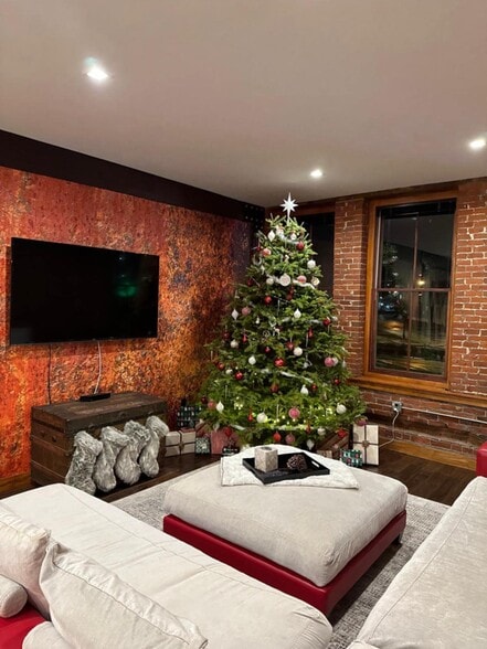 Building Photo - 98 Genesee St