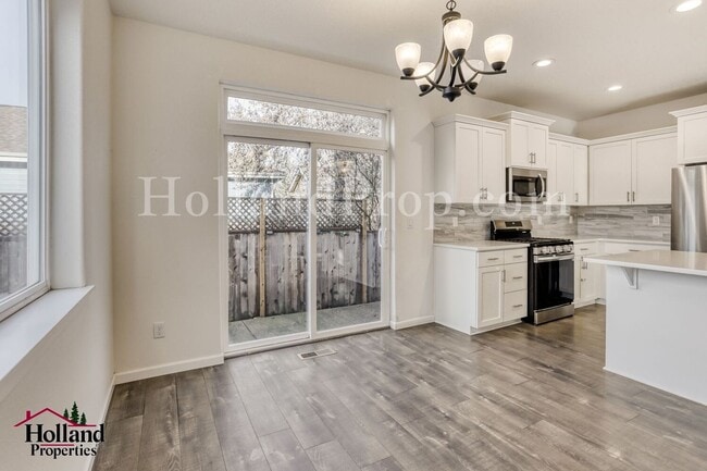 Building Photo - Stunning 3-Bedroom Forest Grove Home with Fireplace, Fenced Yard & Garage