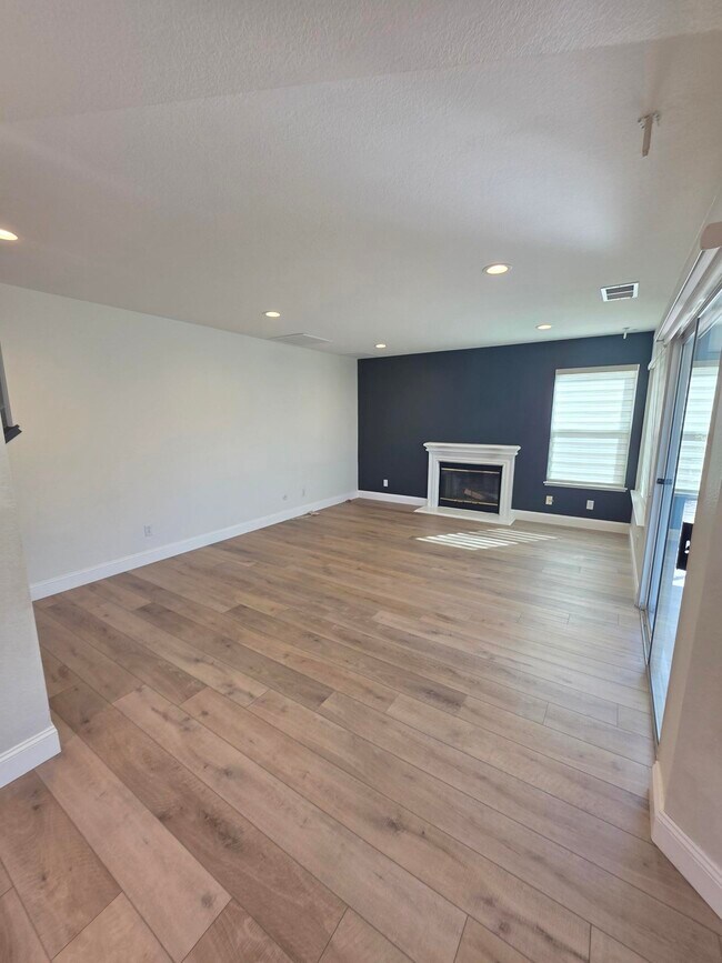 Building Photo - 35 Beechwood Ct
