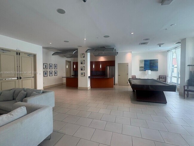 Building Photo - 2000 N Bayshore Dr