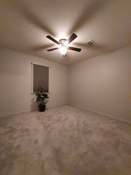 Building Photo - 126 Foxwood Cir