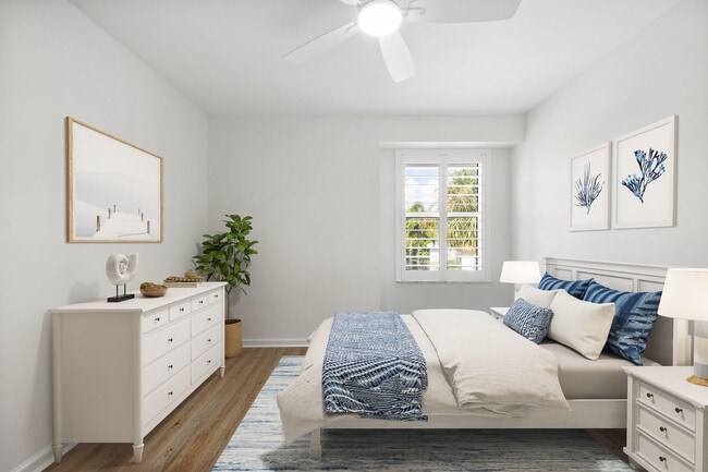 Building Photo - 2703 Fairway Dr N